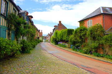 Fototapeta na wymiar vielle rue du village de gerberoy dans l'oise en picardie. France