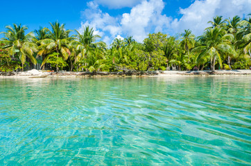 South Water Caye - Small tropical island at Barrier Reef with paradise beach - known for diving, snorkeling and relaxing vacations - Caribbean Sea, Belize, Central America