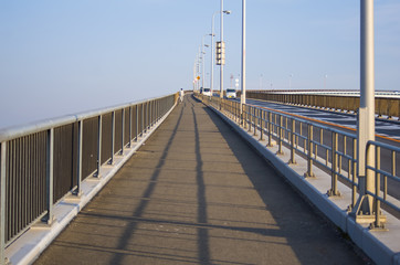 Obraz premium なみはや大橋の歩道