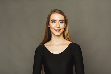 Obraz premium Female fashion model in casual wear, studio shot