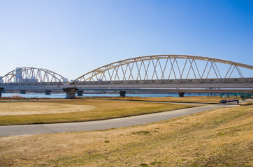 大阪・NTT十三専用橋のある淀川河川敷の風景