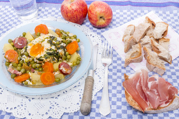 Traditional green peas with egg