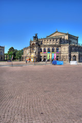 Fototapeta na wymiar Die Semperoper in Dresden Sachsen Deutschland