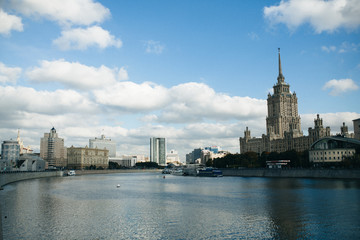 Fototapeta na wymiar view on the moscow river hotel Radisson and river ship