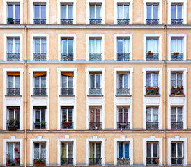 Fototapeta na wymiar Parisian windows