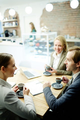 Fototapeta premium Group of business people drinking coffee during meeting