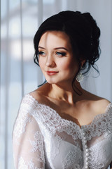 portrait of the bride in the sun in the morning at home