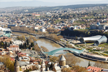 Obraz premium Peace Bridge in Tbilisi during the day