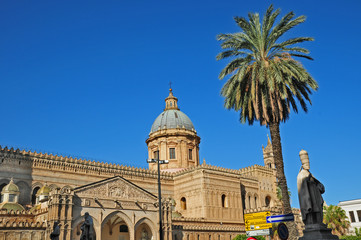 Fototapeta na wymiar Palermo, la piazza della Cattedrale