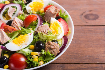 Tuna salad with tomatoes