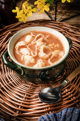 Fresh tomato soup with conchigliette.