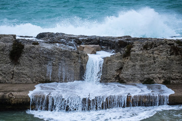 Sfondo con mare mosso e onde