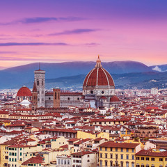 Obraz premium Beautiful Florence sunset city skyline with Florence Duomo Panorama of Florence, Italy