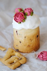 Easter cake with raisins and cream roses  