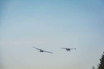 Fototapeta na wymiar Glider and Tow plane in action on a green airfield 
