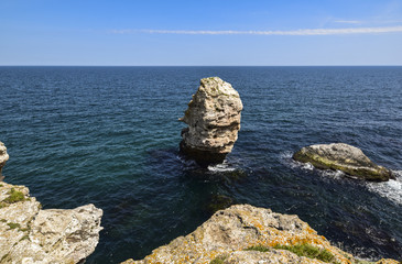 Yailata is situated 2 km south of Kamen Briag and 18 km northeast of Kavarna. It is a 300-acre seaside terrace, separated from the sea by rocky massifs with a height of 50 - 60 m.