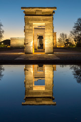 Fototapeta premium Zachód słońca widok Świątyni Debod w Madrycie, Hiszpania
