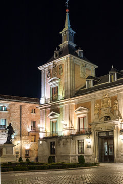 Night photo of Plaza de la Villa in City of Madrid, Spain