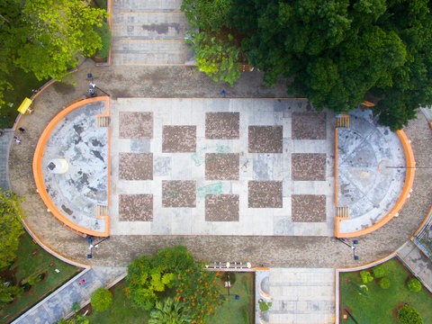 Peto Town Square