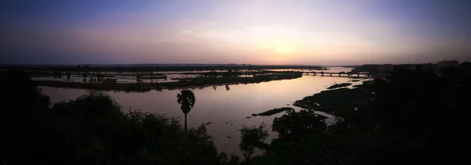 Papier Peint photo Rivière Vue aérienne du fleuve Niger à Niamey au coucher du soleil Niger