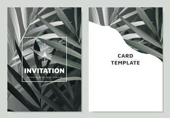 Zelfklevend Fotobehang Invitation card template design, tropical green palm leaves on dark background © momosama
