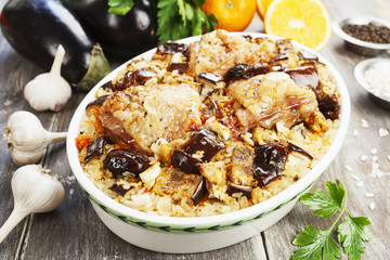 Chicken thigh baked with rice, eggplant and figs