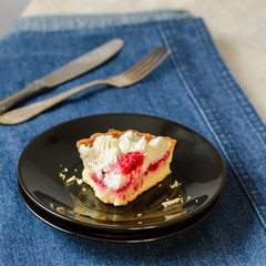 Raspberry tartlets with cream filling
