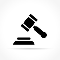 judge hammer icon on white background