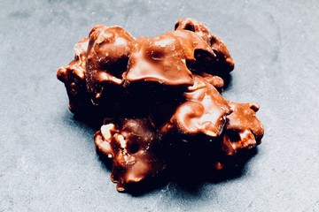 ピーナッツ入りチョコレート