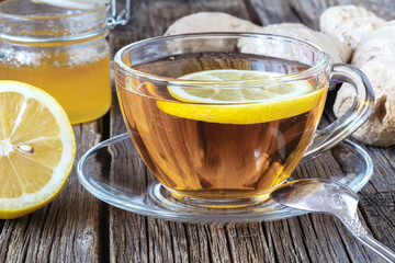 Green tea with sliced lemon