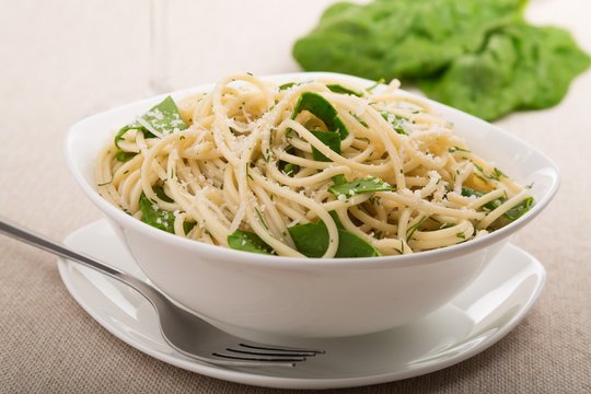 Cooked Spaghetti with Lettuce