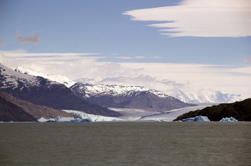 Obraz premium Upsala Glacier in the Argentino Lake, Argentina