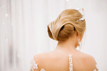 fashionable bride in white decor