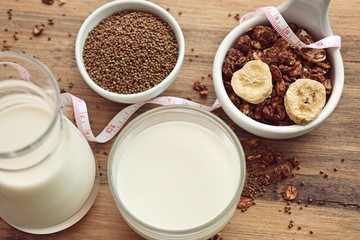 Obraz na płótnie Canvas healthy granola with milk