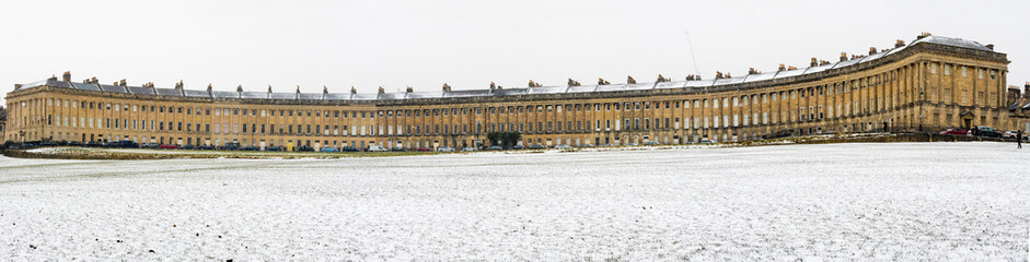 Fototapeta na wymiar The Royal Crescent in Bath in the snow. Winter view of the spectacular Georgian architecture in the UNESCO World Heritage City, in Somerset, UK