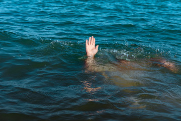 A sinking person, the salvation of a drowning man