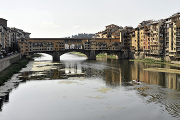 Fototapeta na wymiar Ponte Vecchio, 14. Jahrhundert, Brücke über den Arno, Florenz, Toscana, Italien, Europa
