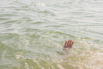 A sinking person, the salvation of a drowning man