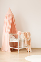 White crib by empty wall © Photographee.eu