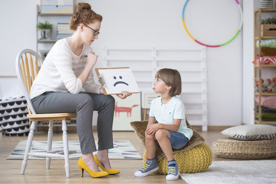 Psychologist showing picture to boy