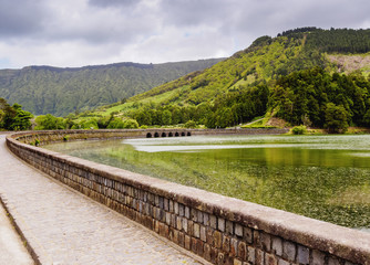 Fototapeta premium Bridge over Lagoa das Sete Cidades, Sao Miguel Island, Azores, Portugal