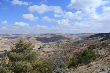 Blick vom Berg Nebo in Richtung Madaba in der jordanischen Wüste 