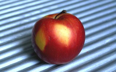 Сочное яблоко