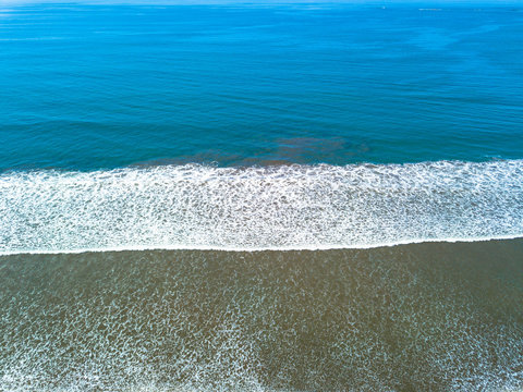 Luftbild: Pazifischer Ozean, Wellen, Costa Rica