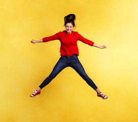 Fototapeta na wymiar Young beautiful woman in studio, jumping.