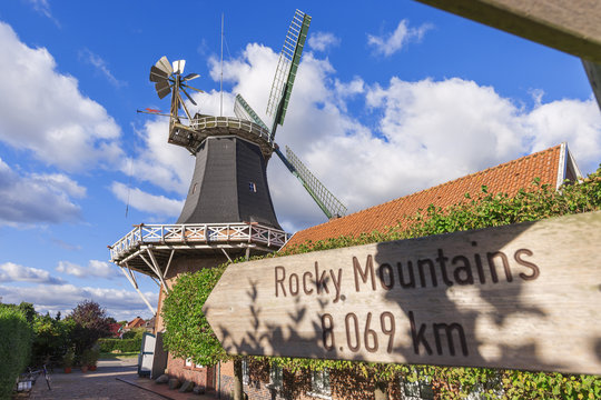 Windmill Esens mit sign post