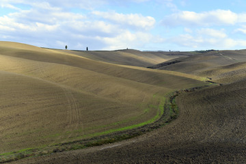 Fototapeta na wymiar Abgeerntete Felder südlich von Siena, Toscana, Italien, Europa