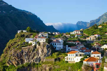 Zelfklevend Fotobehang Heuvel Houses in the hills near Ribeira Brava, Madeira, Portugal