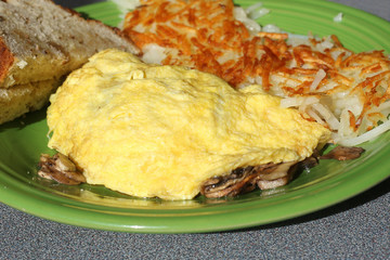 Mushroom omelette with hash browns and toast