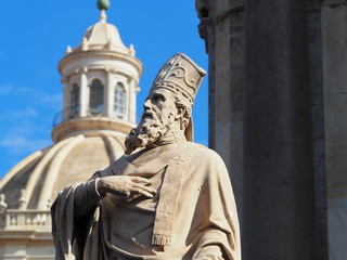サンタガタ大聖堂 門の彫像　カターニア　シチリア　イタリア